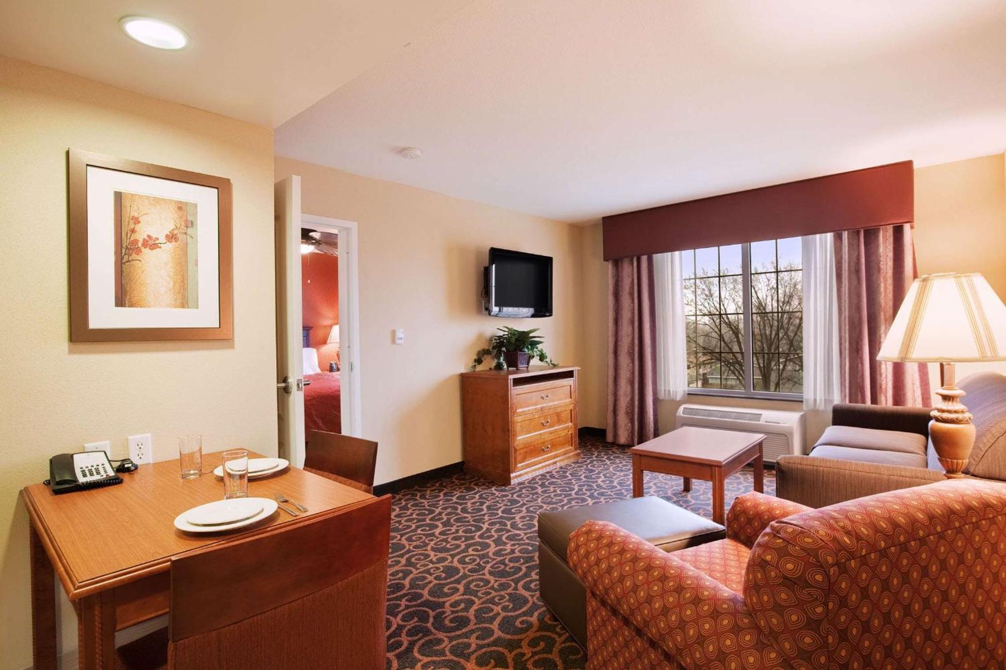 One-Bedroom King Suite Non-Smoking,1551282181:JPEG